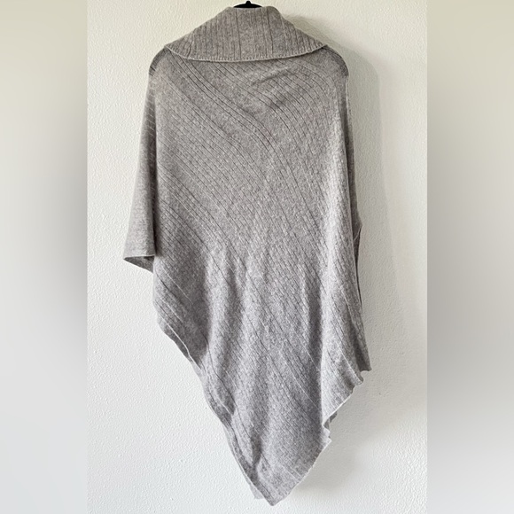 27 Miles Malibu Travel Cowl Neck Poncho Minimalist Light Gray 100% Cashmere - Picture 8 of 13